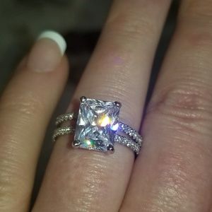 Beautiful emerald cut diamond ring